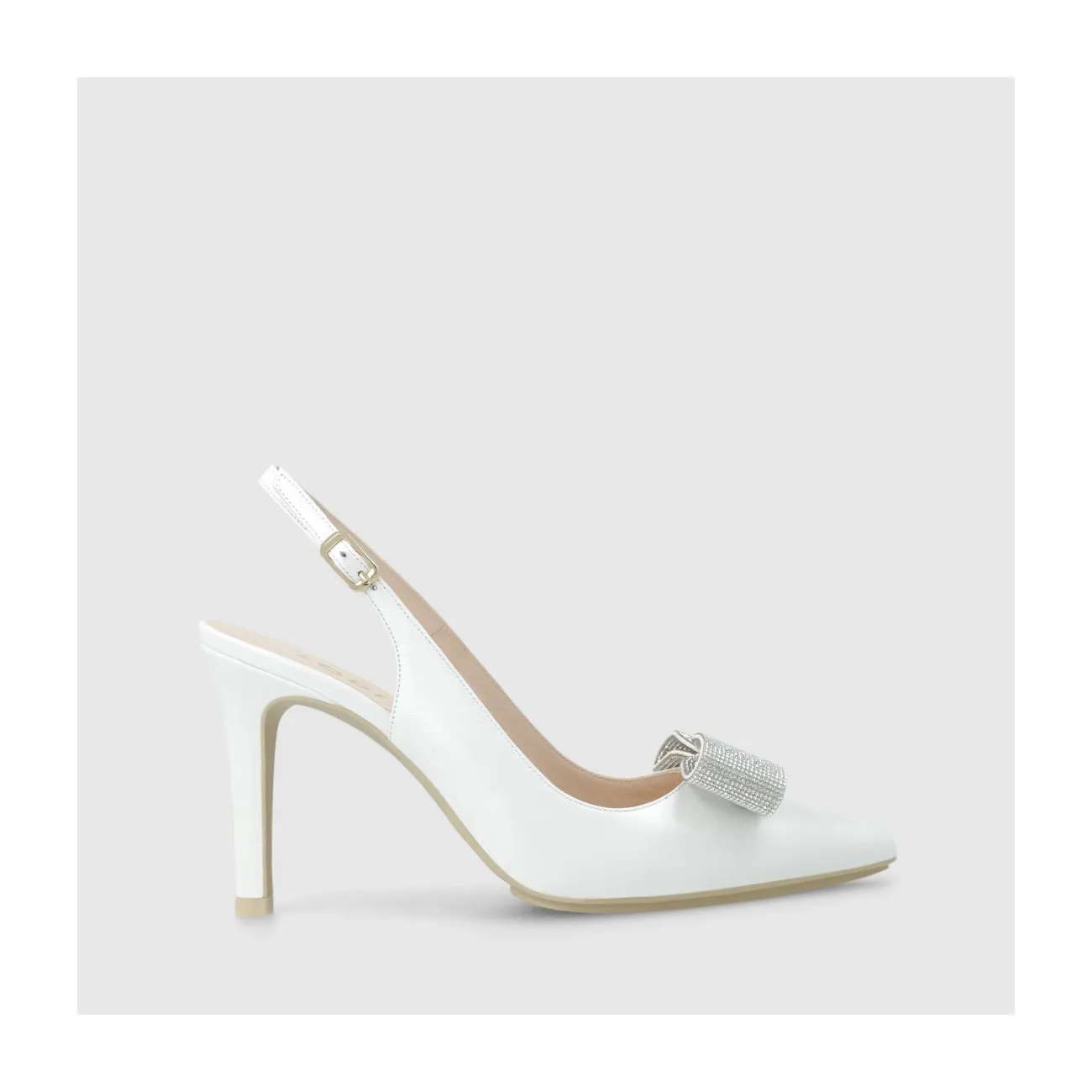 Escarpin slingback de mariée en cuir blanc avec détail de nœud en strass. I LODI Chaussures pour femme online.