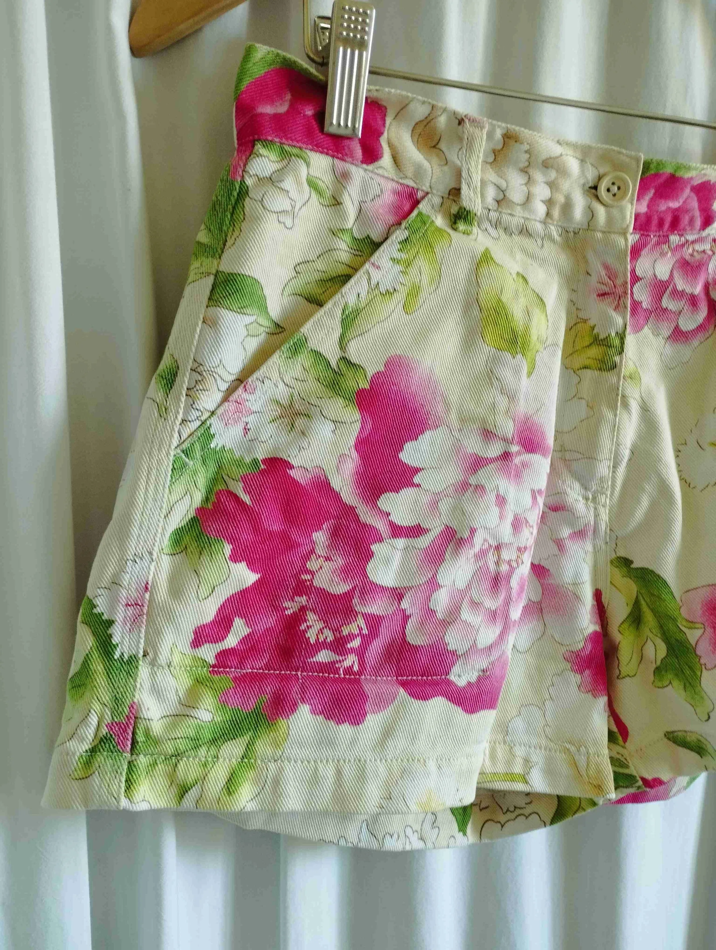 Short à fleurs